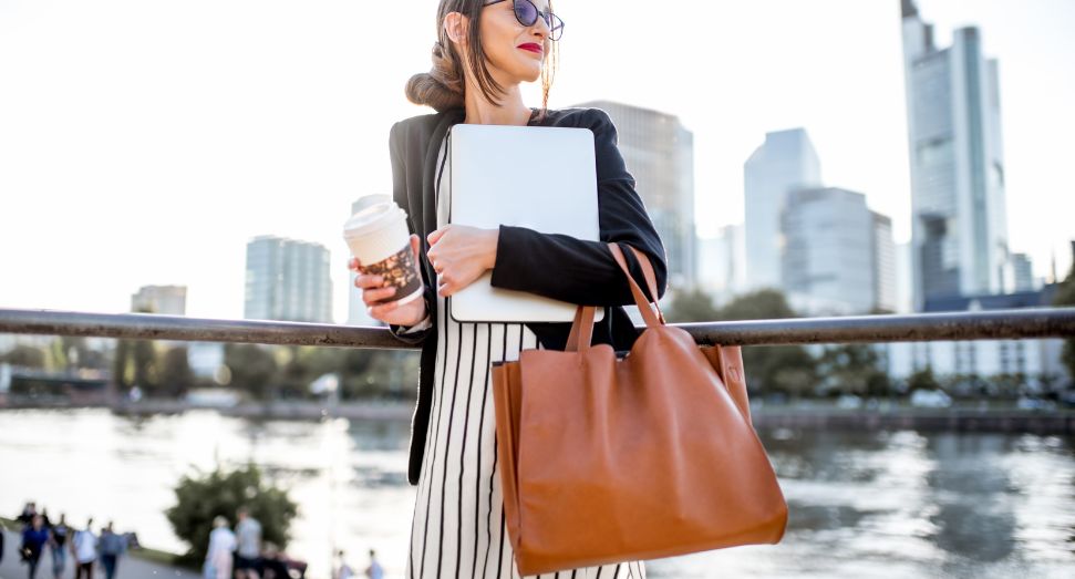 structured leather totes supplier